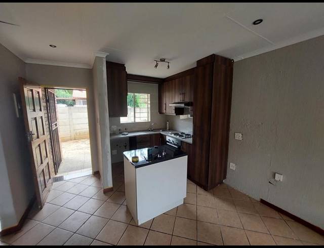 2 BEDROOM TOWNHOUSE FOR SALE IN HIGHVELD
